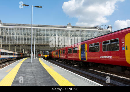 Die neuen längeren Plattformen in der Londoner Waterloo Station, Großbritannien Stockfoto