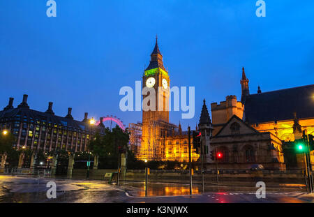 Der Big Ben Tower im regnerischen Nacht, London, Vereinigtes Königreich. Stockfoto