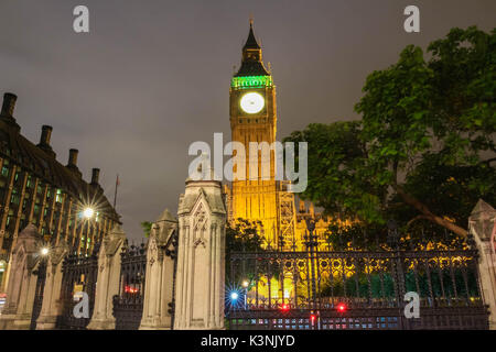 Der Big Ben Tower im regnerischen Nacht, London, Vereinigtes Königreich. Stockfoto