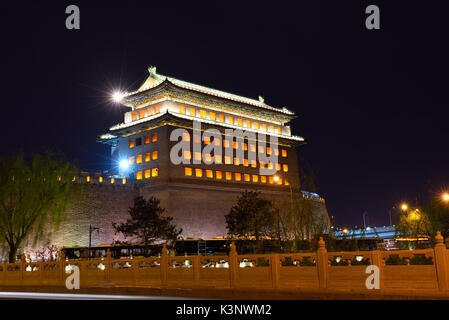 Deshengmen Pfeil Turm Landschaft in der Nacht, war es eines der Stadttore des alten Peking zu sein. Stockfoto