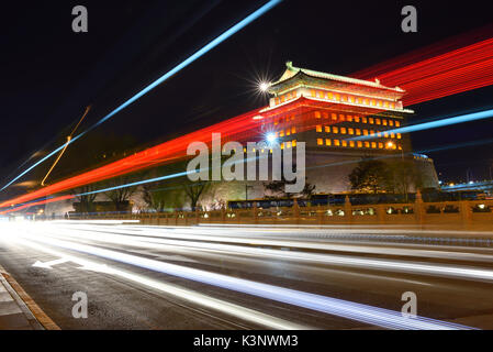 Deshengmen Pfeil Turm Landschaft in der Nacht, war es eines der Stadttore des alten Peking zu sein. Stockfoto