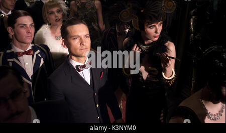 Der große Gatsby [US/AUS 2013] Tobey Maguire als Nick Carraway, ELIZABETH DEBICKI sowie Jordan Baker Datum: 2013 Stockfoto