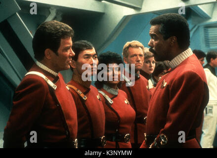 STAR TREK III: AUF DER SUCHE NACH SPOCK [USA 1984] [L - R] William Shatner als Captain James T Kirk, George Takei, Nichelle Nichols, Sulu, Uhura, ROBERT HOOKS Datum: 1984 Stockfoto