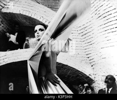 Szenenfoto aus "Wer sind Sie, Polly Maggoo?' (1966), 1966 Stockfoto