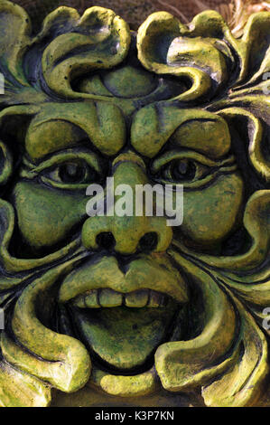 Der Grüne Mann garten statuen Verzierungen Folklore historische Figuren Hexerei iconic Garten Figuren Stockfoto