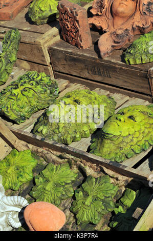 Der Grüne Mann garten statuen Verzierungen Folklore historische Figuren Hexerei iconic Garten Figuren Stockfoto