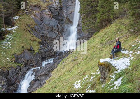 Niedrige Wasserfall Saent Europa, Italien, Trentino Alto Adige, Trento, Rabbi Tal, Stilfserjoch Naturpark Stockfoto