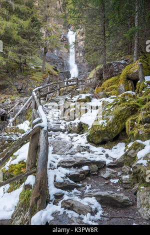 Niedrige Wasserfall Saent Europa, Italien, Trentino Alto Adige, Trento, Rabbi Tal, Stilfserjoch Naturpark Stockfoto