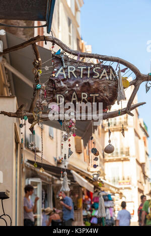 Kunsthandwerksladen in der typischen mittelalterlichen Gassen der Altstadt Bonifacio Korsika Frankreich Europa Stockfoto