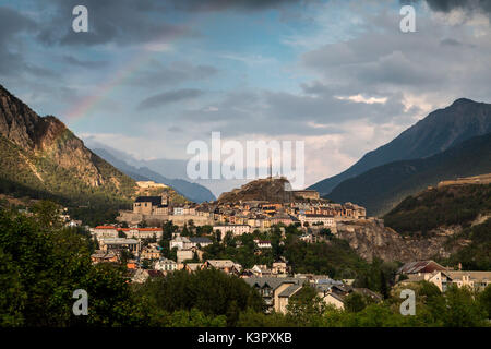 Briançon ist eine französische Gemeinde im Département Alpes-Maritimes in der Region Provence-Alpes-Còte d'Azur in Südfrankreich. Auf einer Höhe von 1.326 Metern ist sie die größte Stadt in der Europäischen Union, auf einem Plateau über der Mündung der Durance und die Guisane Flüsse zentriert gebaut. Stockfoto