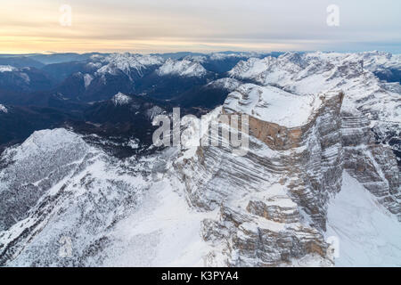 Luftaufnahme der felsigen Gipfel des Monte Pelmo im Morgengrauen Zoldo Dolomiten Provinz Belluno Venetien Italien Europa Stockfoto