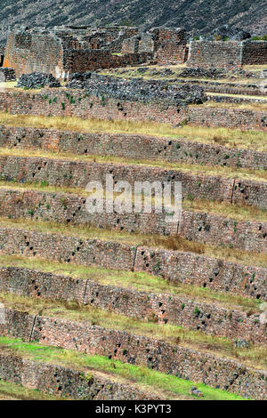 Pì-Saq ist einer peruanischen Dorf im Heiligen Tal des Urubamba Flusses. Die Inka landwirtschaftlichen Terrassen auf den steilen Hang, die noch heute in Verwendung ist und Peru Südamerika gebaut Stockfoto