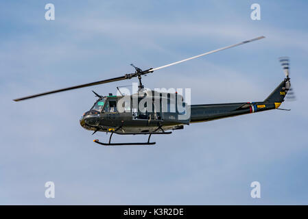 Bell UH-1 (Huey) Hubschrauber in Dunsfold Wings und Räder 2017 anzeigen. Stockfoto