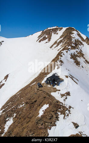 Luftaufnahme von Forni Gletscher und Zuflucht und den Monte Vioz Valtellina Lombardei Italien Europa Stockfoto