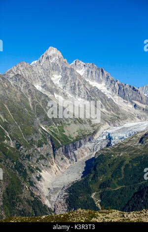 Aiguille du Chardonnet ist ein naher Nachbar von Mont Blanc auf der südöstlichen Seite des Tal von Chamonix. Frankreich Stockfoto