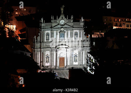 San Giovanni Battista Kirche in Morbegno bei Nacht, Lombardei, Italien Stockfoto