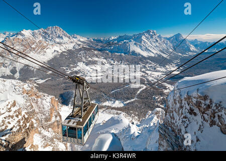 Freccia nel Cielo Seilbahn. Cortina d'Ampezzo, Venetien, Italien. Stockfoto