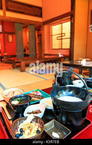 Japanisches Restaurant mit traditioneller Küche von Hokkaido, Japan Stockfoto