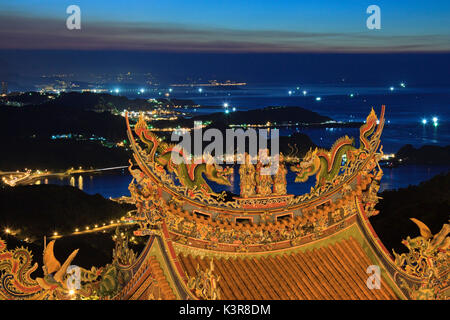 Taiwanesische Tempel in der Dämmerung ordentlich Taipei, Taiwan Stockfoto