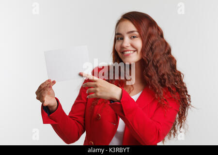 Geschäftsfrau, Namensschild, Studio auf weißem Hintergrund. Stockfoto