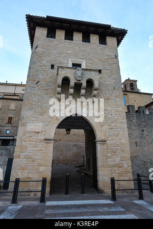 San Marino (älteste Republik der Welt) Altstadt Altstadt Architektur anzeigen. Porta del Loco. Stockfoto