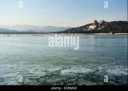 Der Sommerpalast im Winter, Kunming See eingefroren war. Stockfoto
