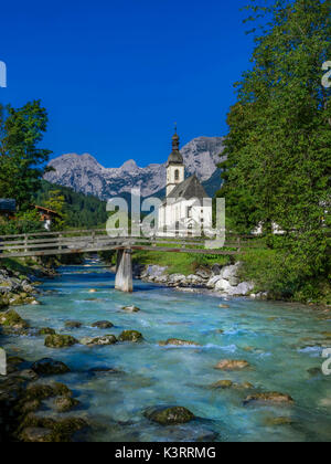 Pfarrkirche St. Sebastian, Ramsauer Ache, Reiter Alpen Malerwinkel, Ramsau bei Berchtesgaden, Berchtesgadener Land, Oberbayern, Bayern, Germa Stockfoto