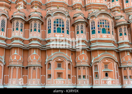 JAIPUR, Rajasthan, Indien - MÄRZ 10, 2016: Horizontale Bild von Hawa Mahal, Jaipur, auch Pink City von Rajasthan in Indien bekannt. Stockfoto