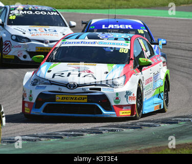 Tom Ingram, Toyota Avensis, Dunlop MSA British Touring Car Championship, BTCC Meisterschaft, BTCC Rockingham Rockingham Motorsport Speedway, Sonntag, 2. Stockfoto