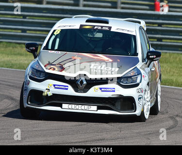 Bradley Verbrennungen, Team Pyro, Renault Clio Sport 220 Trophy, Renault Clio Cup, UK BTCC Rockingham Rockingham Motorsport Speedway, Sonntag, den 27. August, 20. Stockfoto