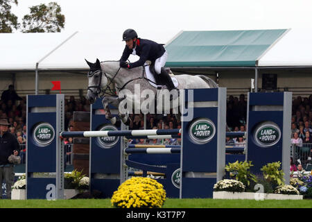 Stamford, Großbritannien. 03 Sep, 2017. Oliver Townend Ballaghmor Klasse Show Jumping Burghley Horse Trials 030917 Credit: Stephen Davis/Alamy leben Nachrichten Stockfoto