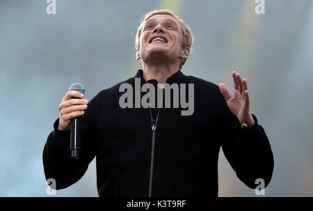 Berlin, Deutschland. 03 Sep, 2017. Matthias Schweighoefer führt auf der IFA Sommergarten Stufe der Elektronik-messe IFA in Berlin, Deutschland, 03. September 2017. Foto: Britta Pedersen/dpa-Zentralbild/dpa/Alamy leben Nachrichten Stockfoto