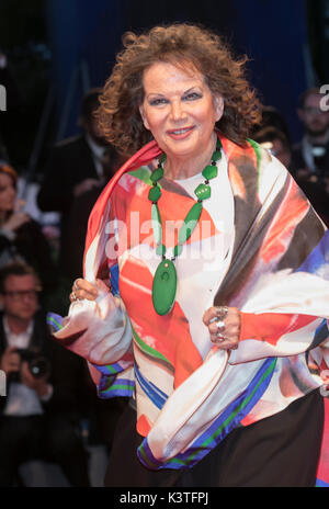 Venedig, Italien. 03 Sep, 2017. Claudia Cardinale besucht die Premiere von "Freizeitaktivitäten" während des 74. Filmfestival von Venedig Palazzo del Cinema in Venedig, Italien, am 03. September 2017. - Keine LEITUNG SERVICE - Foto: Hubert Boesl/dpa/Alamy leben Nachrichten Stockfoto