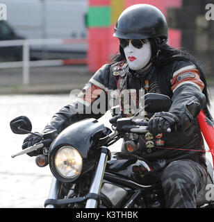 Prag, Tschechische Republik. 02 Sep, 2017. Der Motorradfahrer nimmt an den anmutigen Fahrt im 4. Prag Harley Days in Prag, Tschechische Republik, am 2. September 2017. Credit: Ondrej Deml/CTK Photo/Alamy leben Nachrichten Stockfoto