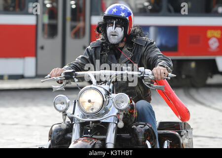 Prag, Tschechische Republik. 02 Sep, 2017. Der Motorradfahrer nimmt an den anmutigen Fahrt im 4. Prag Harley Days in Prag, Tschechische Republik, am 2. September 2017. Credit: Ondrej Deml/CTK Photo/Alamy leben Nachrichten Stockfoto