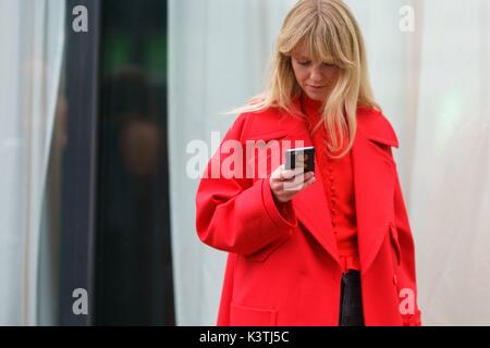 Jeanette Friis Madsen, Fashion Editor im Kostüm Magazin Dänemark, außerhalb der Start- und Landebahn Rodebjer zeigen während Stockholm Fashion Week - 30.August 2017 - Foto: Start- und Landebahn Manhattan/Gnade Lunn *** Nur für redaktionelle Verwendung *** | Verwendung weltweit Posing Stockfoto