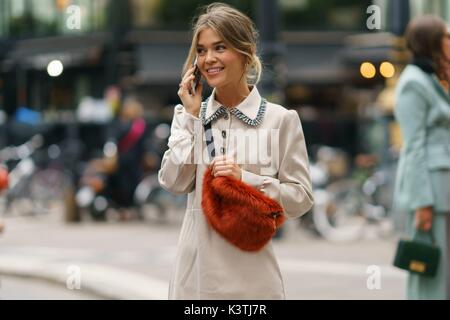 Gine Margrethe warten außerhalb des Rodebjer Runway Show in Stockholm Fashion Week - 30.August 2017 - Foto: Start- und Landebahn Manhattan/Gnade Lunn *** Nur für redaktionelle Verwendung *** | Verwendung weltweit Stockfoto