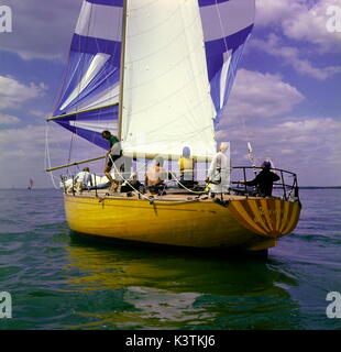 AJAXNETPHOTO. 1977. SOLENT, England. - ADMIRAL'S CUP-BAY BEA (USA) TEAM YACHT. Foto: Jonathan Eastland/AJAX REF: 703995 Stockfoto