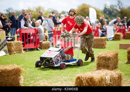 Thrisk & Sowerby Festival Gokart um einen Kurs Stockfoto