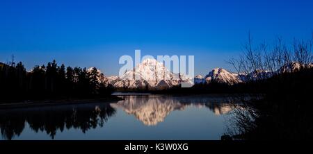 Die Sonne über Snake River und Mount Moran bei Oxbow Bend in den Grand Teton National Park Mai 4, 2016 in Moran, Wyoming. (Foto von John tobiason über Planetpix) Stockfoto