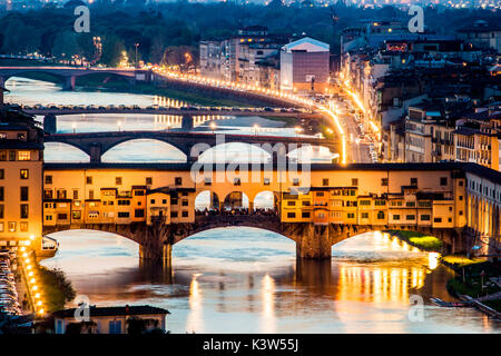 Florenz, Ponte Vecchio bei Sonnenuntergang von der Piazzale Michelangelo Stockfoto