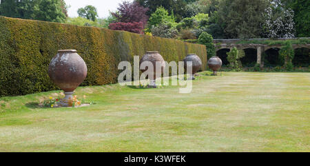 Schloss aus 1270, mit Tudor Kunstwerke und üppige Ausstattung, plus Garten und Wasser Labyrinth Stockfoto