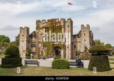 Schloss aus 1270, mit Tudor Kunstwerke und üppige Ausstattung, plus Garten und Wasser Labyrinth Stockfoto