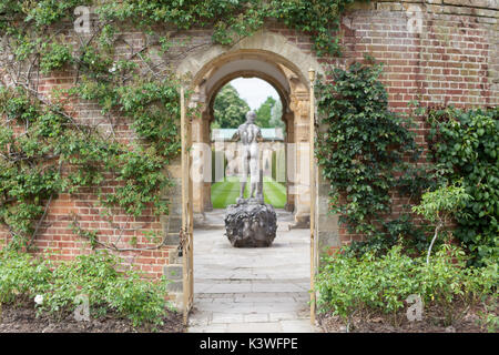 Schloss aus 1270, mit Tudor Kunstwerke und üppige Ausstattung, plus Garten und Wasser Labyrinth Stockfoto