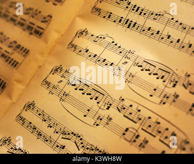 Alte Musik Blätter Hintergrund mit warmen Licht. Stockfoto