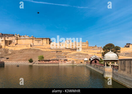 JAIPUR, Rajasthan, Indien - MÄRZ 10, 2016: Horizontale Bild der schönen Amber Fort, Jaipur, der rosafarbenen Stadt Indiens. Stockfoto