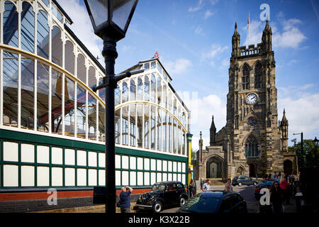 Wahrzeichen Stockport Stadtzentrum Cheshire in gtr Manchester St Mary's Church ist die älteste Pfarrkirche in der historischen Markt erfassten Hallenbereich Stockfoto