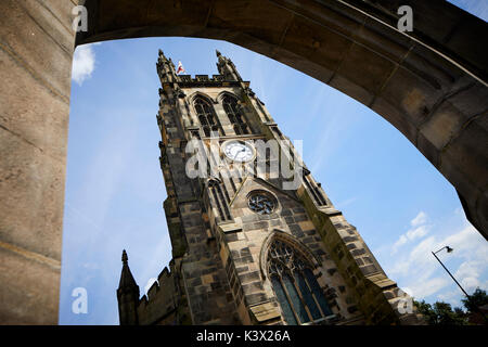 Wahrzeichen Stockport Stadtzentrum Cheshire in gtr Manchester St Mary's Church ist die älteste Pfarrkirche in der historischen Markt Stockfoto