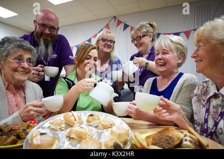 Asda bei Hunts Cross Einkaufszentrum, einem Vorort von Liverpool, England Stockfoto