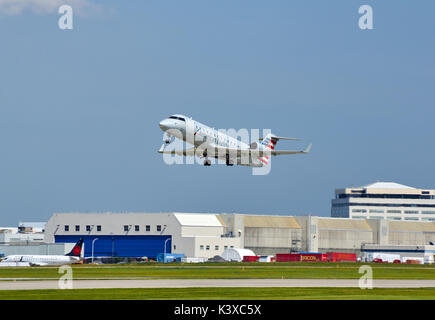 MONTREAL, KANADA - 28. AUGUST 2017: American Eagle Flugzeugs aus. American Eagle ist eine US-amerikanische Markenname für die regionale Niederlassung des Amerikanischen Stockfoto